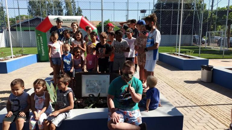 Entregue campo de futebol society no Bairro Barcelona em Marechal Rondon