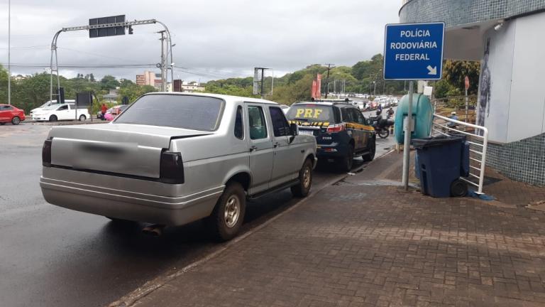 PRF recupera veículo na Ponte da Amizade que havia sido furtado em Cascavel 