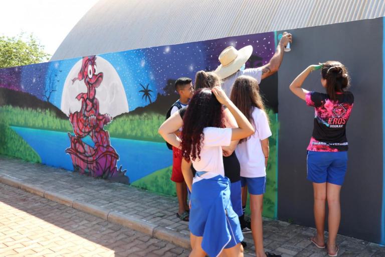 Práticas de oficinas tornam colégio estadual de Pato Bragado mais colorido e sustentável
