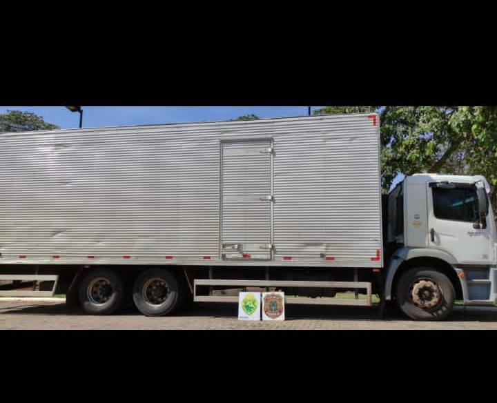 Carga milionária de cigarros contrabandeados é apreendida em Palotina