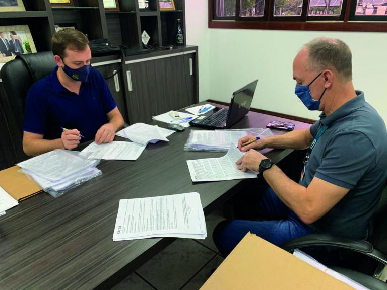 Assinados contratos para segunda etapa do Residencial Bem Viver em Quatro Pontes