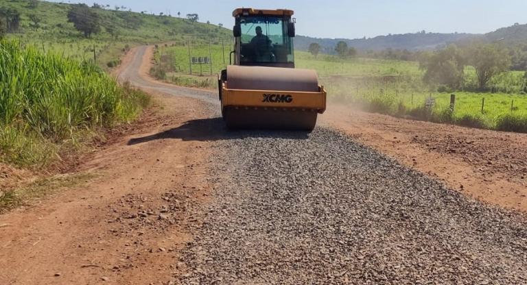 Concluída aplicação de solo-brita de Eldorado até o limite com Entre Rios