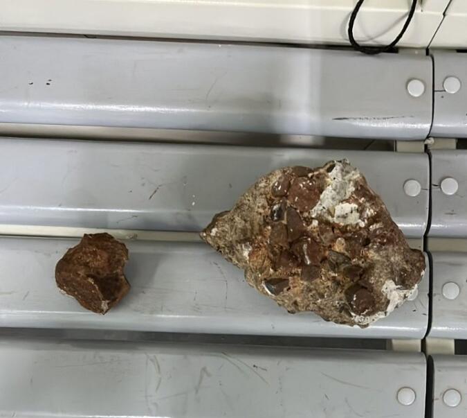 Ônibus do Futebol Clube Cascavel é apedrejado na saída de estádio em Maringá