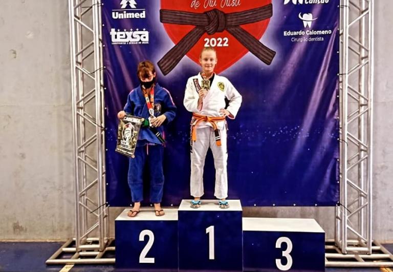 Quatro-pontense fatura ouro na Copa Amizade de Jiu-Jitsu 2022