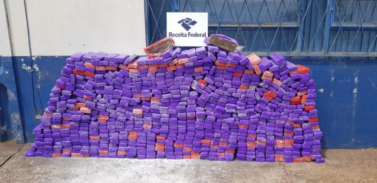 Receita Federal apreende cerca de meia tonelada de maconha em tonéis com tripa de porco em Cascavel