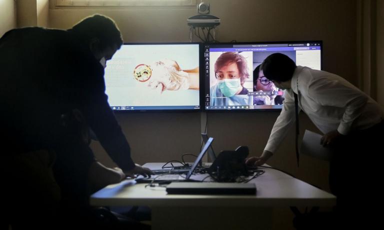 Mais da metade dos médicos se diz esgotado após dois anos de pandemia