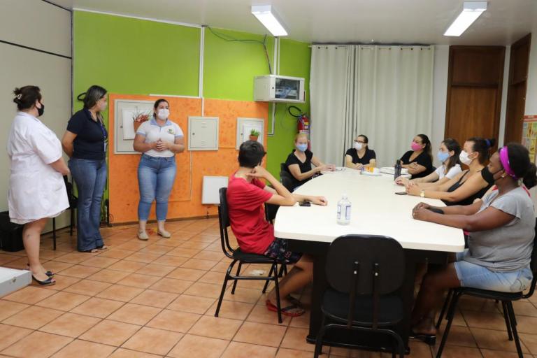 Assistência Social de Pato Bragado inicia curso de produção artesanal de jogos infantis