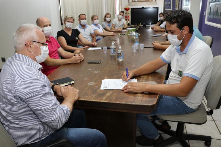 Vice-prefeito John Nodari assume os trabalhos na prefeitura de Pato Bragado