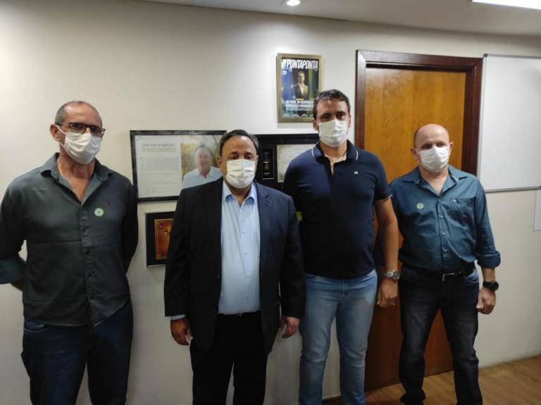 Prefeito em exercício de Pato Bragado cumpre agenda em Curitiba e garante mais equipamentos à saúde