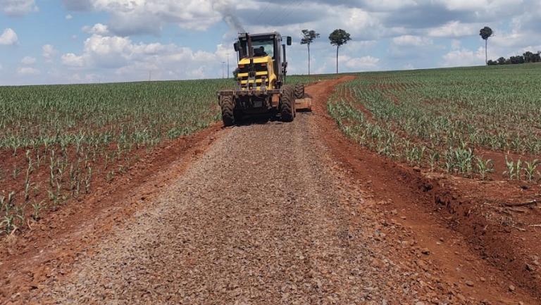 Infraestrutura executa melhorias em estradas no interior de Marechal Rondon