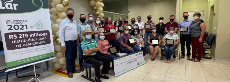 Lar faz pagamento das sobras aos associados