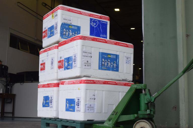 Saúde inicia distribuição de mais 1,3 milhão de vacinas contra a Covid-19