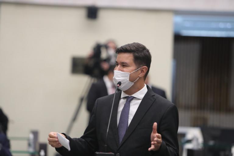 Comissão de Cultura elege deputado Guto Silva como novo presidente