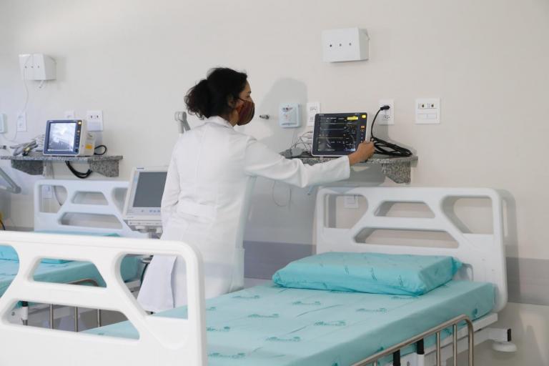 Maioria dos pacientes da UTI Covid-19 do HU-UEL não tem esquema vacinal completo