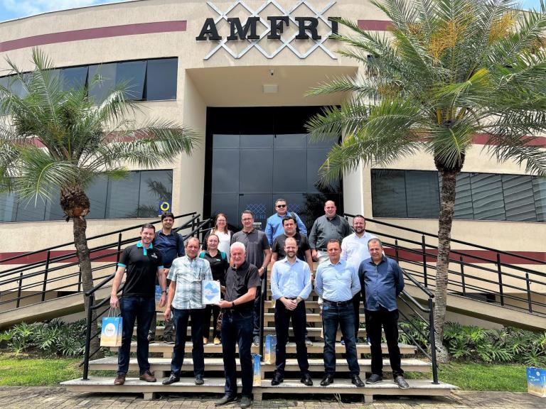 Comitiva de lindeiros busca experiência para desenvolvimento de usina de projetos