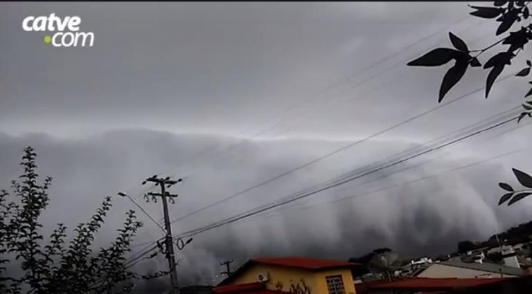 Flagrante de formação de nuvem na região impressiona moradores