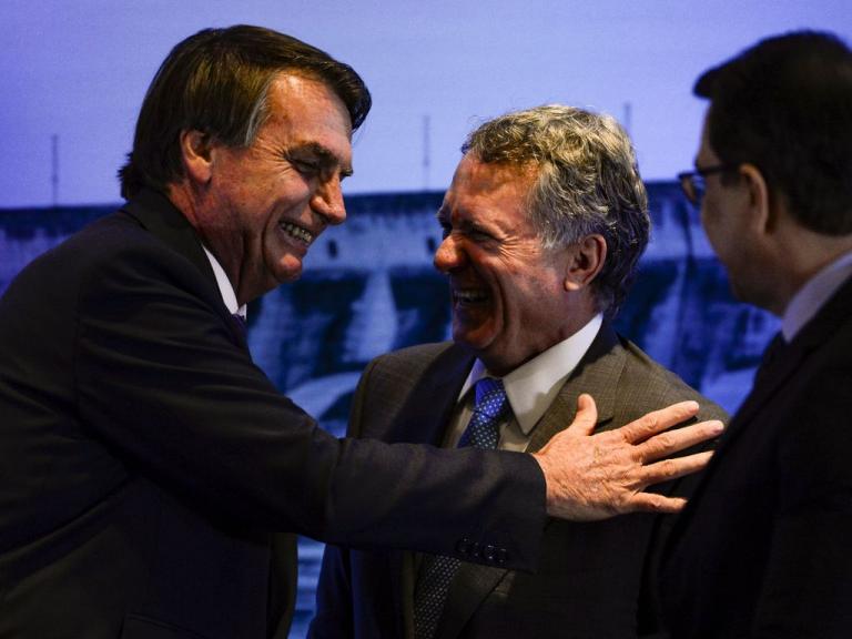 Bolsonaro dá posse ao novo diretor-geral de Itaipu