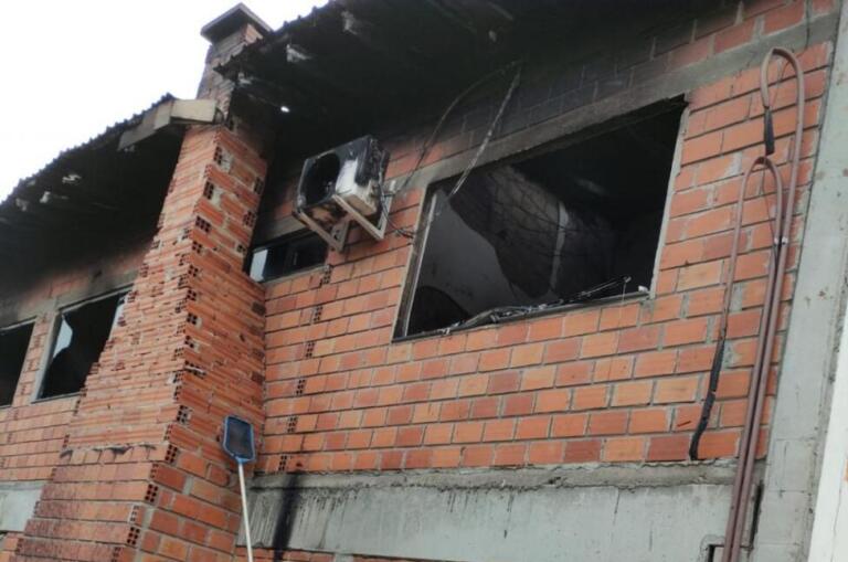 Residência no interior de Nova Santa Rosa é invadida e incendiada; PM não tem pista de suspeitos