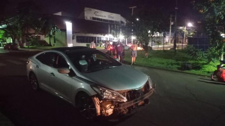 Acidente de trânsito é registrado na esquina do Sesc em Marechal Rondon; entregador teve ferimentos generalizados
