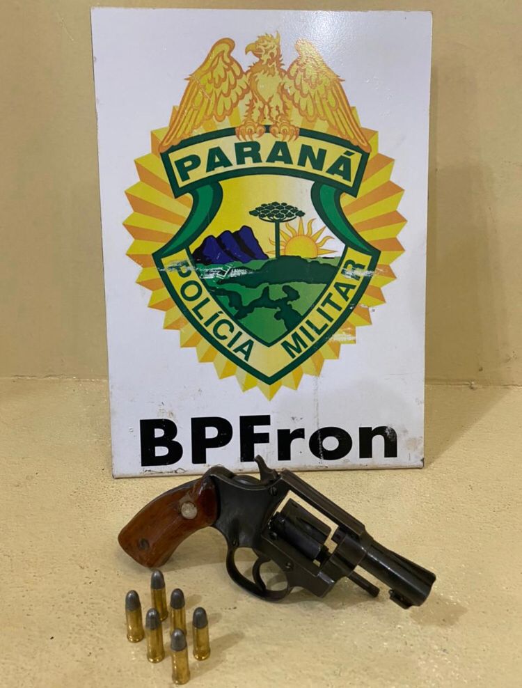 BPFron prende homem que transportava arma de fogo e com seis munições