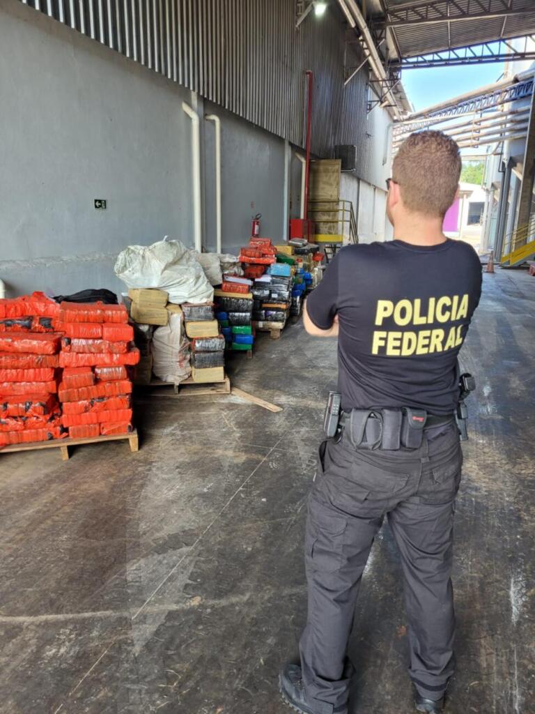 Polícia Federal de Guaíra incinera 7,5 toneladas de drogas