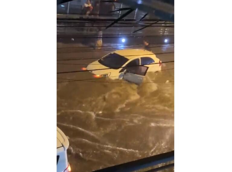 Chuva inunda Assunção e Paraguai segue sob alerta