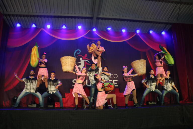 Encontro Municipal reuniu cerca de 800 maripaenses com Espetáculo que destacou as mulheres e suas histórias