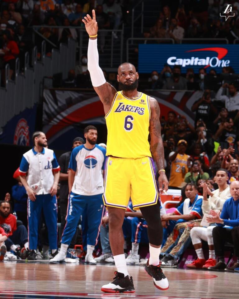 LeBron James se torna o segundo maior cestinha da história da NBA