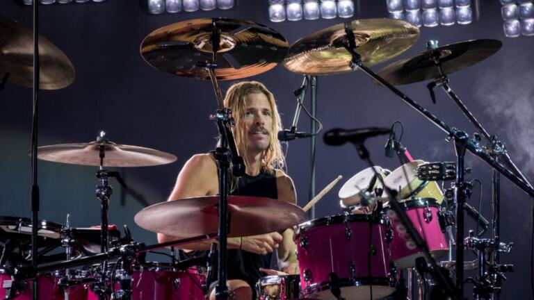 Taylor Hawkins, baterista do Foo Fighters, morre aos 50 anos