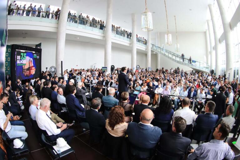 Prefeitos comemoram novos investimentos em infraestrutura nos municípios