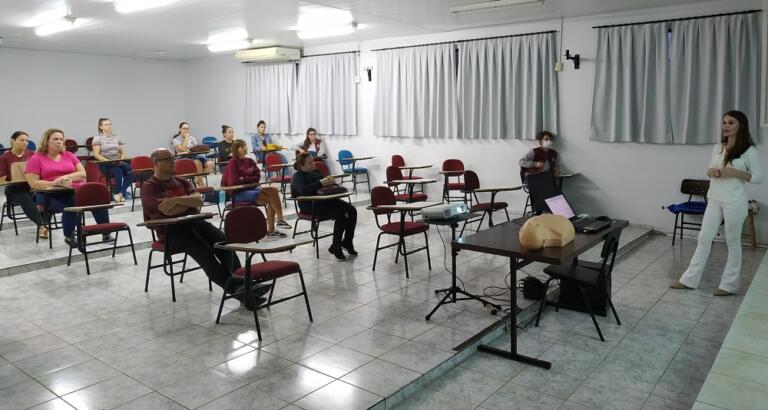 Professores do Rui Barbosa participam de treinamento sobre primeiros socorros no ambiente escolar