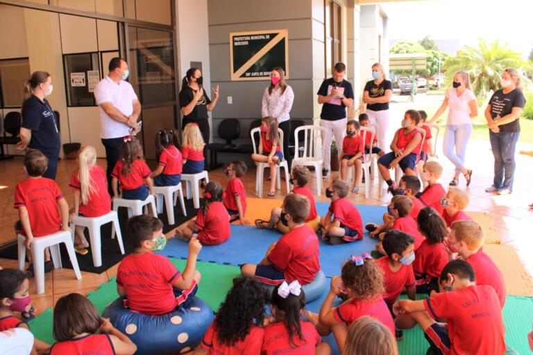 Mais de 2,4 mil livros estão disponíveis a população mercedense