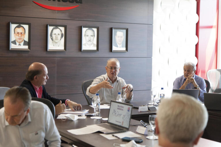 Líderes do cooperativismo do Oeste se reúnem com representante do Itamaraty