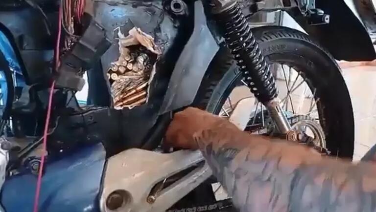 730 balas de uso restrito das Forças Armadas escondidas em motocicletas são apreendidas na BR-277