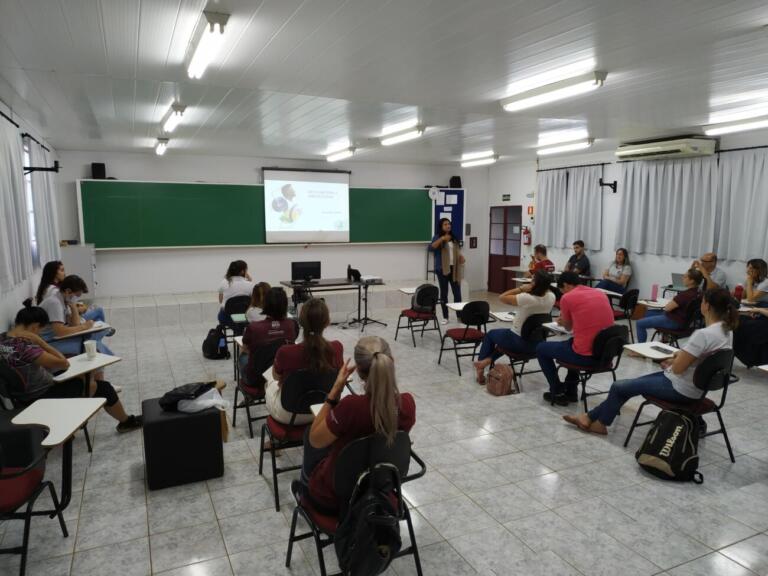 Professores do Colégio Rui Barbosa participam de treinamento pedagógico