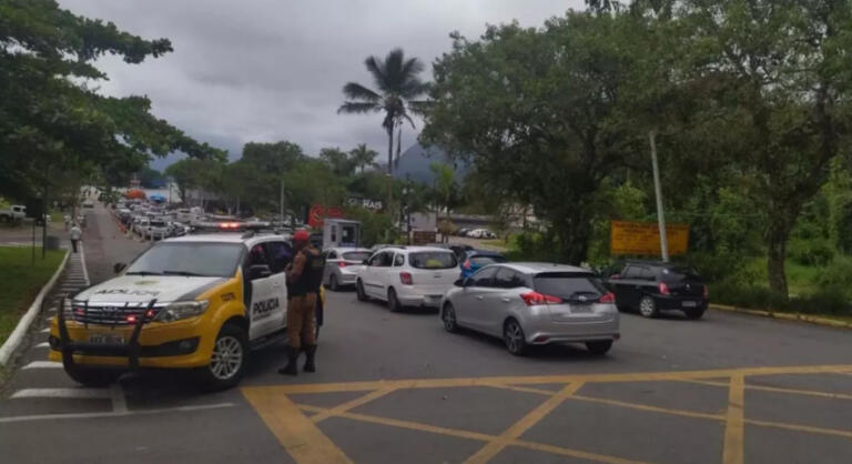 Mais de 320 pessoas são presas em abordagens durante o Carnaval de 2022 no Paraná, informa PM