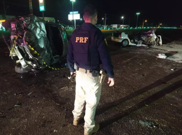 Sete pessoas ficam feridas após dois carros baterem de frente em rodovia da região