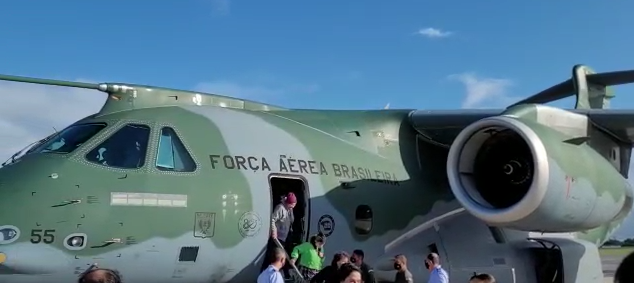 Rondonense mostra em vídeos como foi o resgate de brasileiros na Polônia e a chegada ao Brasil; veja