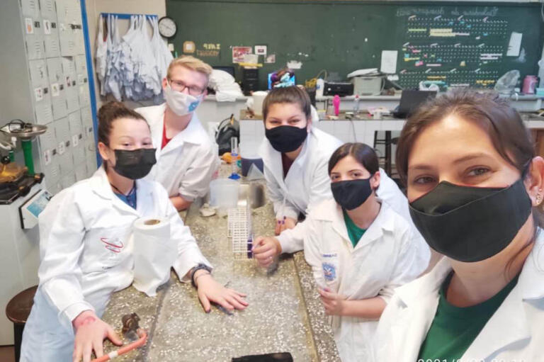 Conheça a professora da região que mantém um celeiro de pesquisadoras no Oeste do Paraná