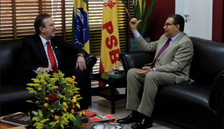 Luciano Ducci assume presidência do PSB no Paraná