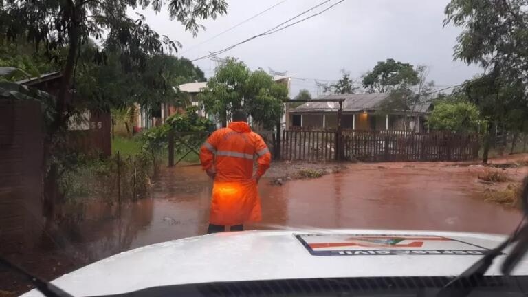 Defesa Civil atua para minimizar transtornos ocasionados pelas chuvas em Foz do Iguaçu