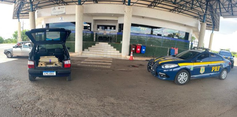 Em fim de semana movimentado, PRF apreende quase meia tonelada de maconha em Guaíra