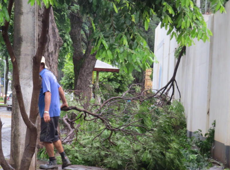 45.892 imóveis continuam sem luz no Oeste do Paraná