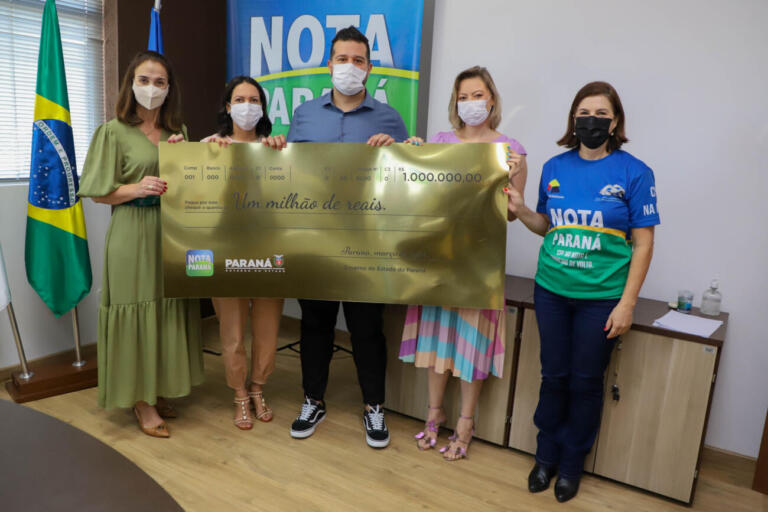 Ganhador de R$ 1 milhão do Nota Paraná recebe prêmio no dia do seu aniversário