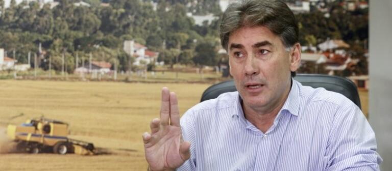 Paranhos não confirma saída, mas terá que tomar decisão até amanhã