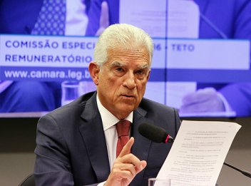 É inadmissível a criação de mais um penduricalho no salário do Judiciário, critica Rubens Bueno