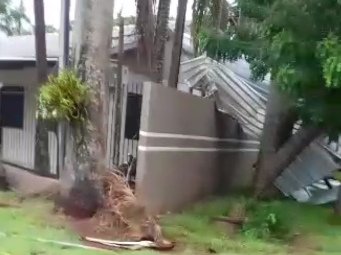 Ventos fortes provocam destelhamento e deixam comunidade de Mercedes sem energia