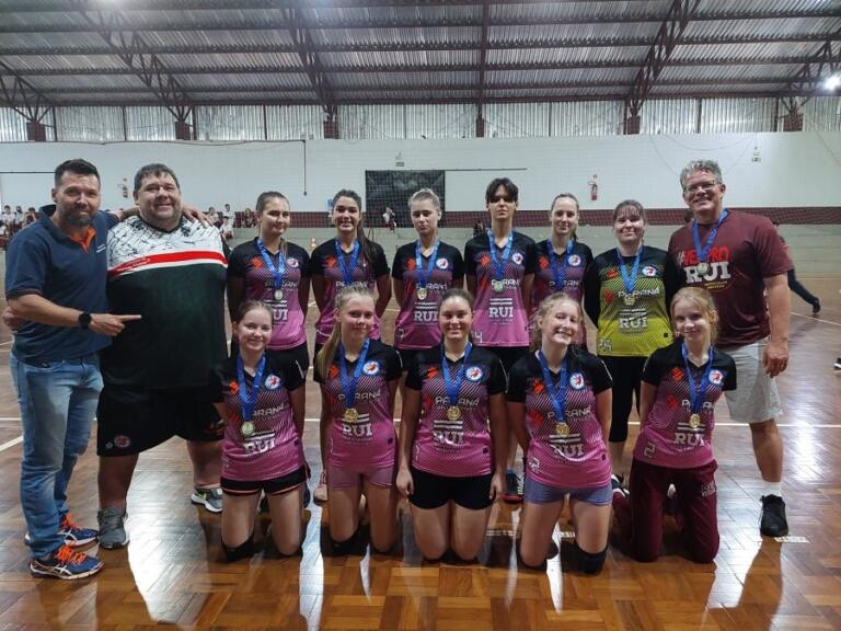 Municipal dos JEPS prossegue com disputas no handebol e voleibol