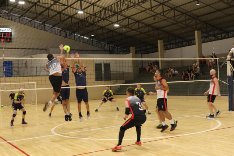 Pato Bragado vence Nova Santa Rosa e sai na frente da Copa Amizade de Voleibol