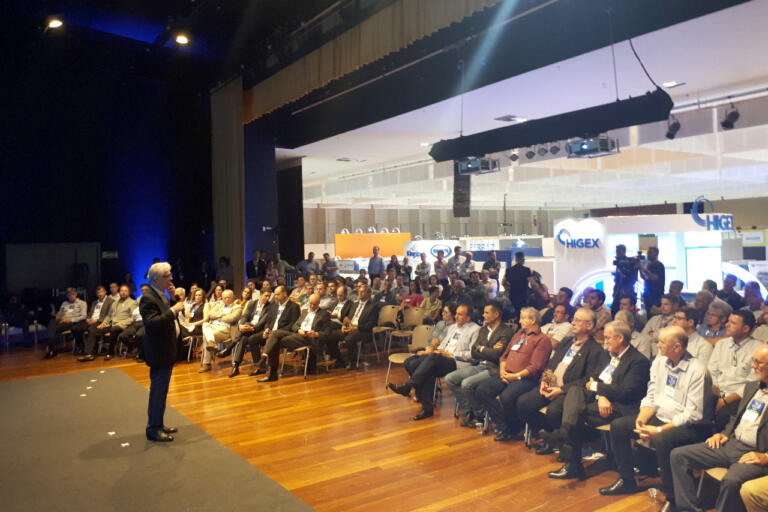 Feira no Oeste debate como ajudar o Paraná a ser o melhor supermercado do mundo